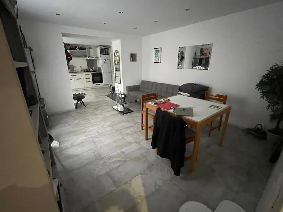Apt In Central *